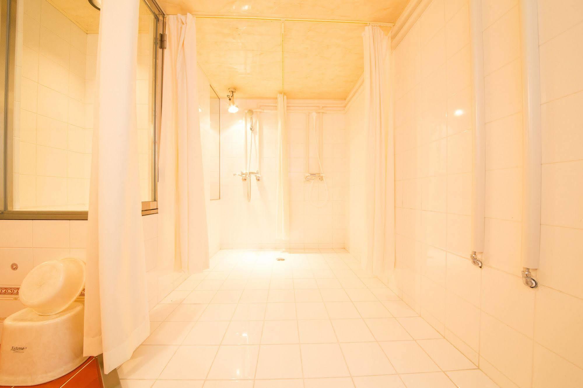 Hotel Candy Hall (Adults Only) Osaka Buitenkant foto