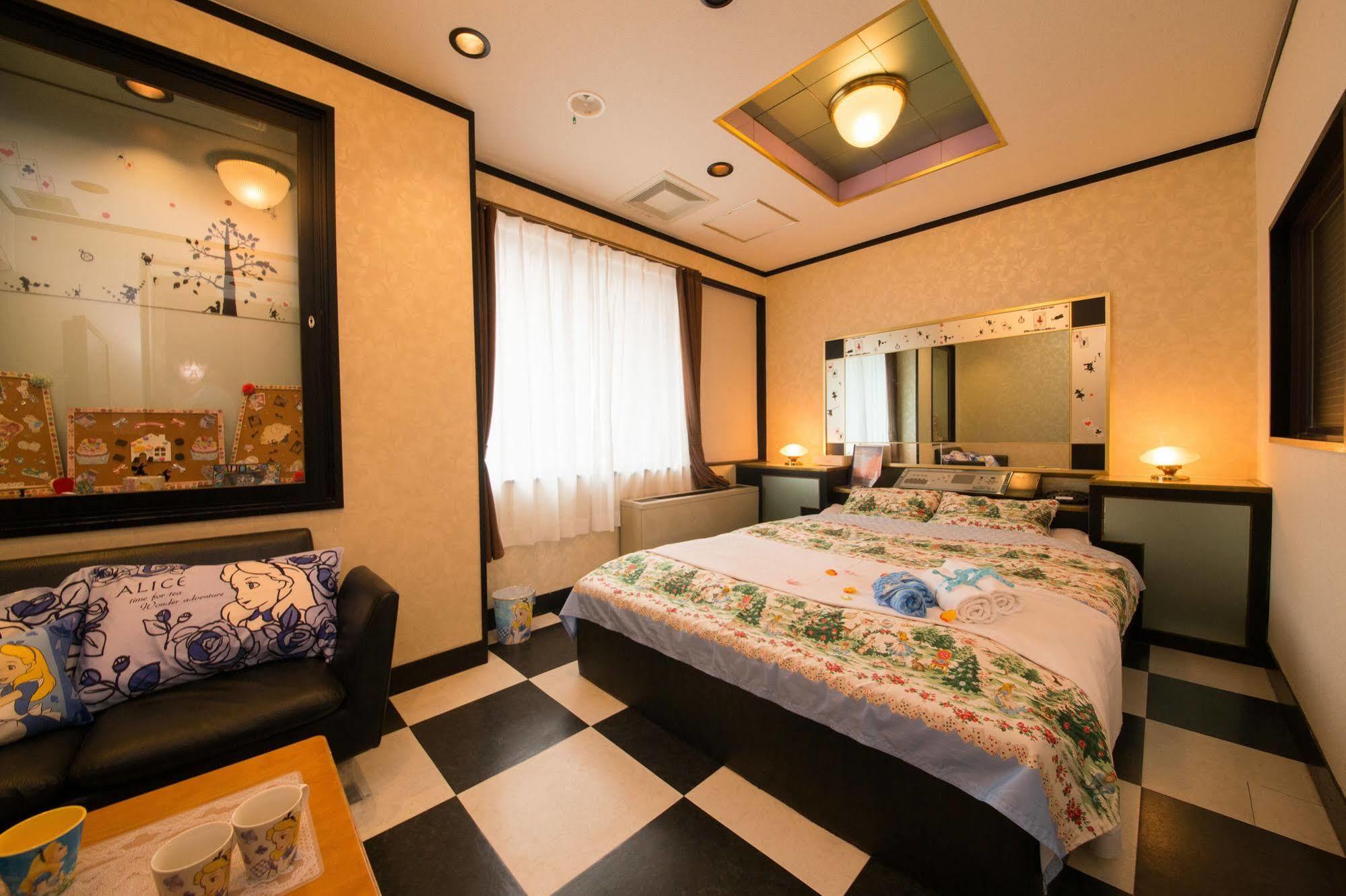 Hotel Candy Hall (Adults Only) Osaka Buitenkant foto