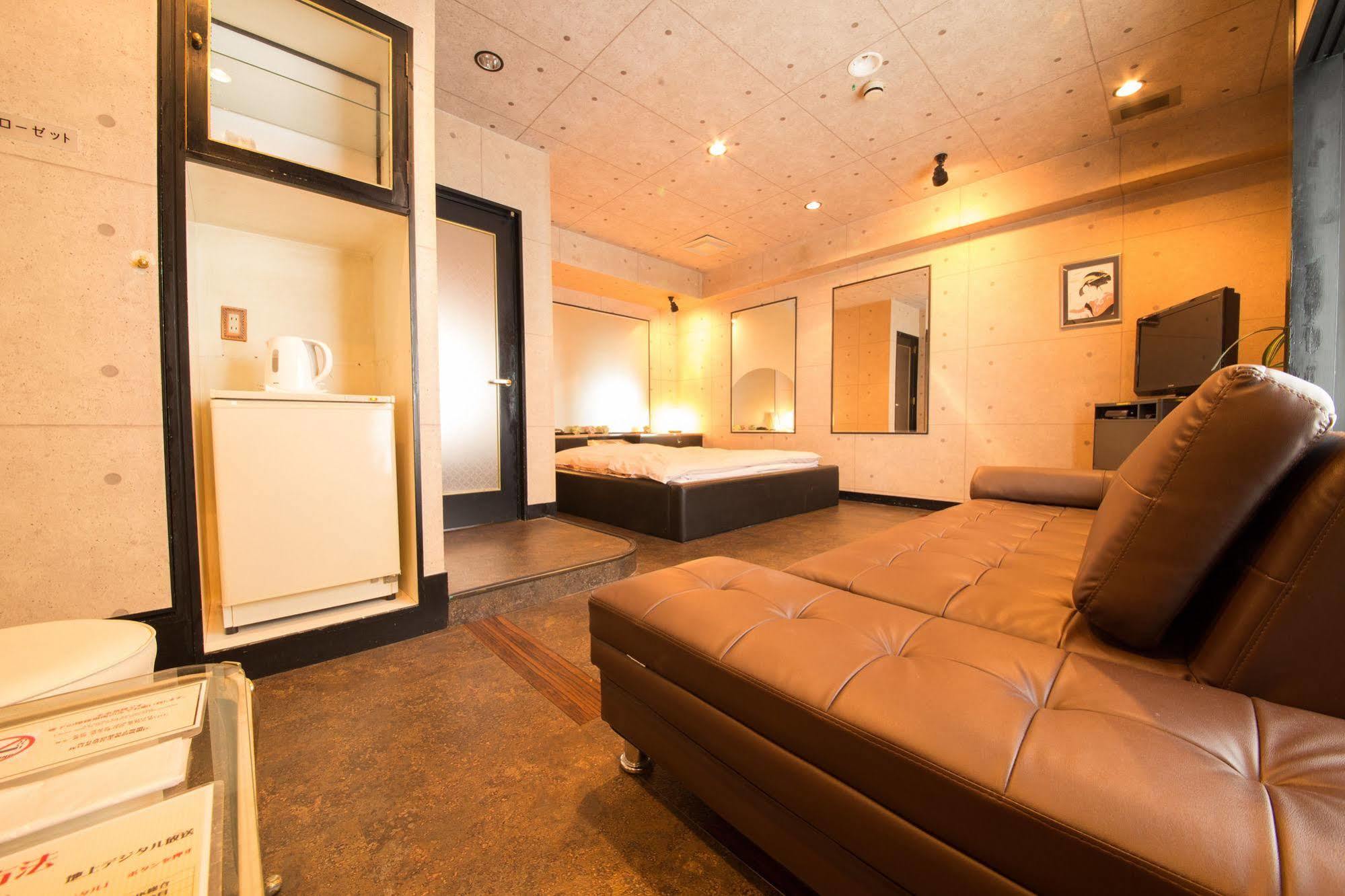 Hotel Candy Hall (Adults Only) Osaka Buitenkant foto