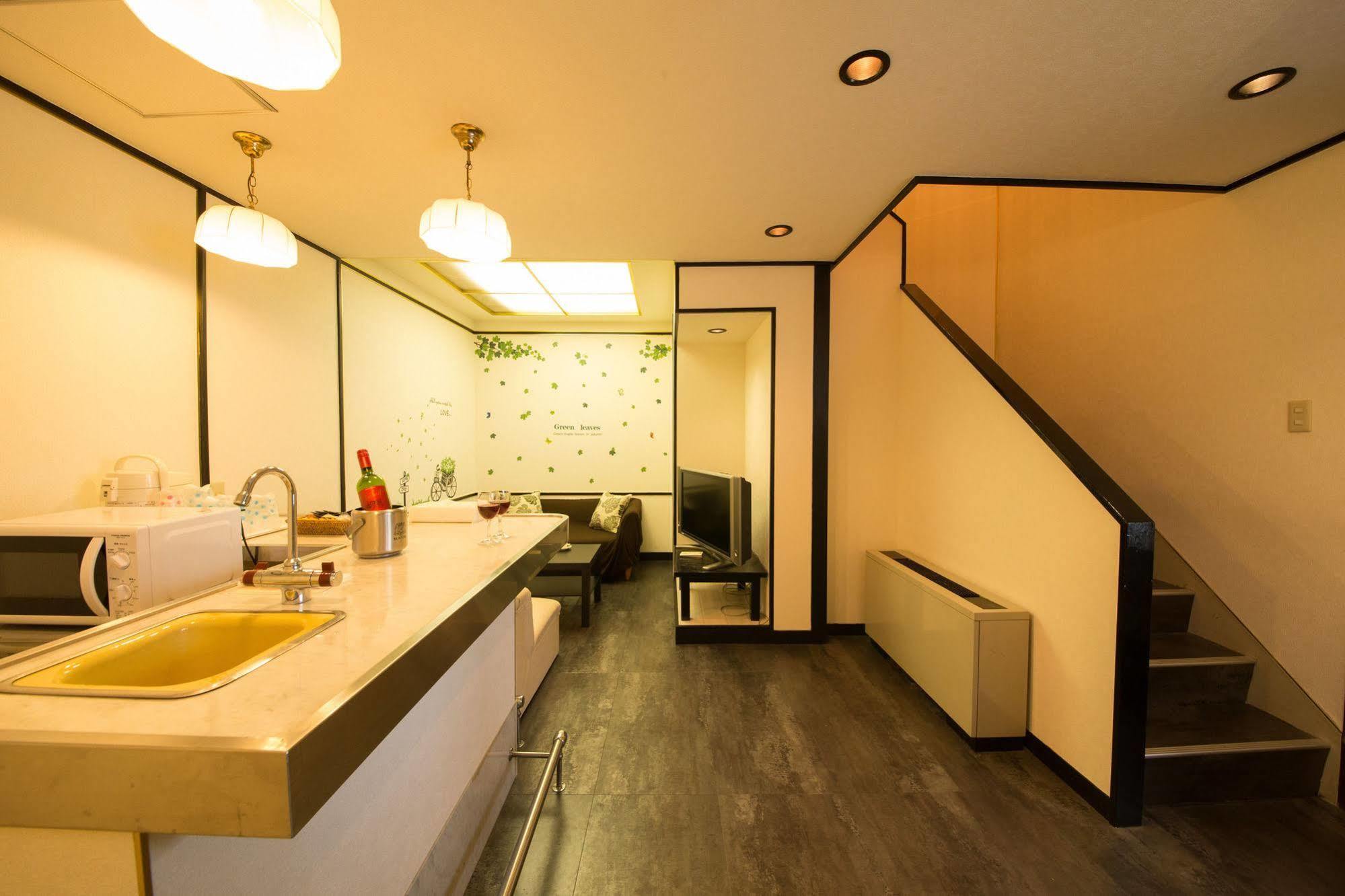 Hotel Candy Hall (Adults Only) Osaka Buitenkant foto