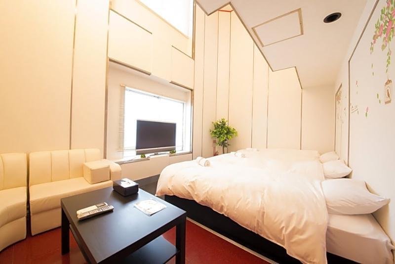 Hotel Candy Hall (Adults Only) Osaka Buitenkant foto